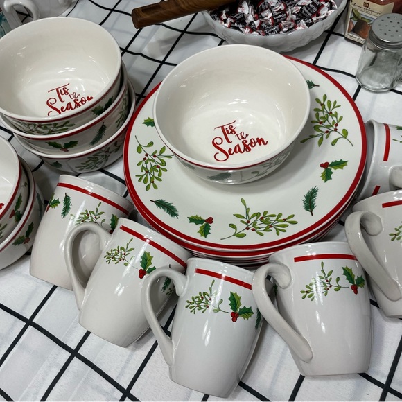 New 18 pc Holly Berry Jolly Christmas Holiday Serving Dishes